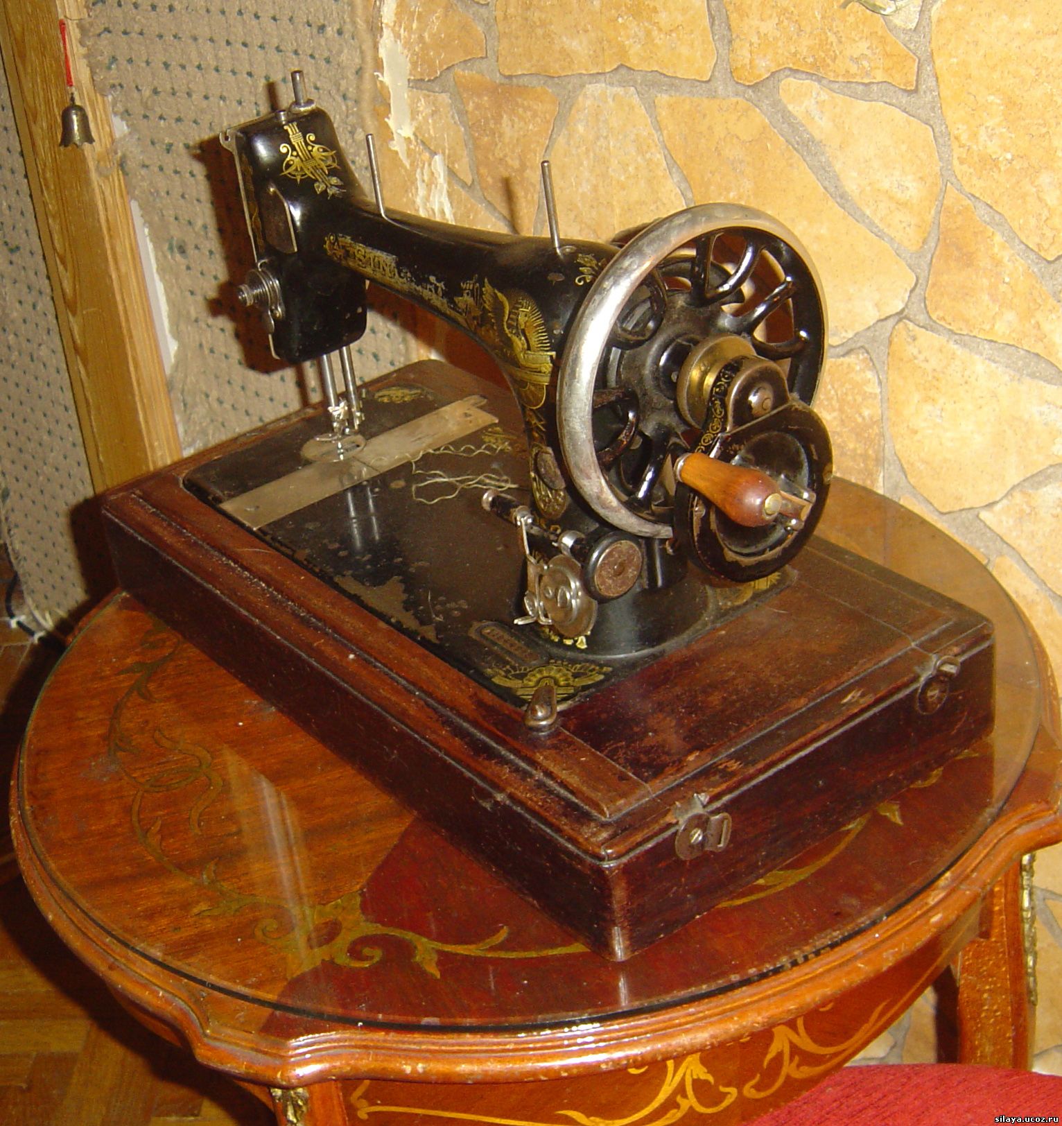 Старинная швейная машинка купить. Машинка Зингер. Сингер швейная машинка. Зингер швейная. Немецкая швейная машинка Зингер 1908 года.